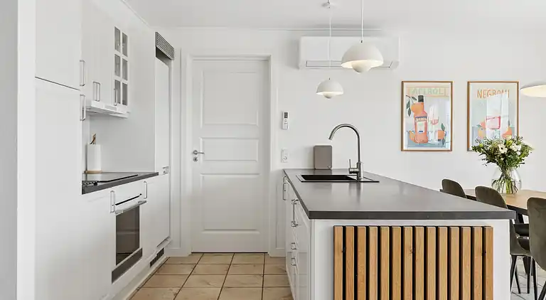 Mysigt, centralt och modernt sommarhus nära havet