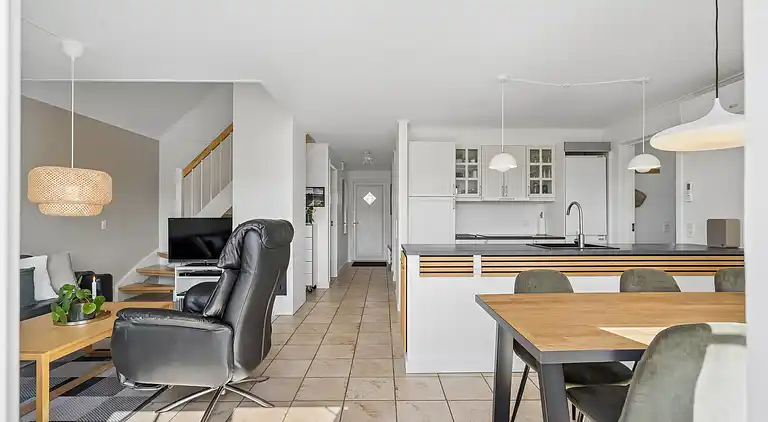 Mysigt, centralt och modernt sommarhus nära havet