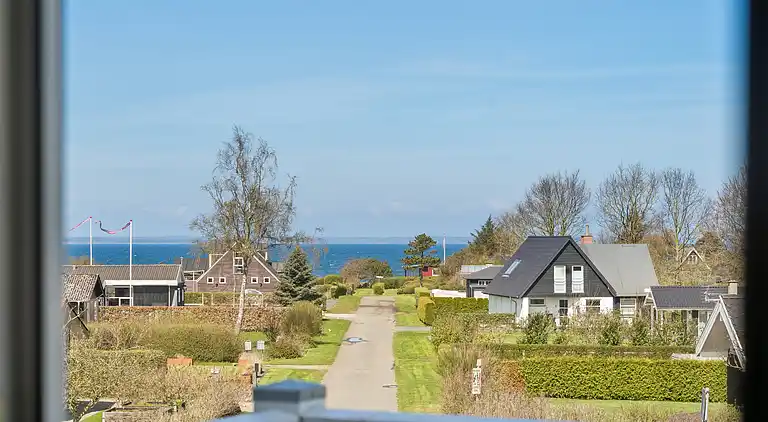 Mysigt, centralt och modernt sommarhus nära havet