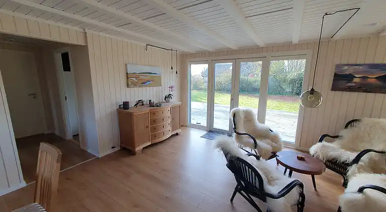 Rummeligt sommerhus tæt på Enebærodde