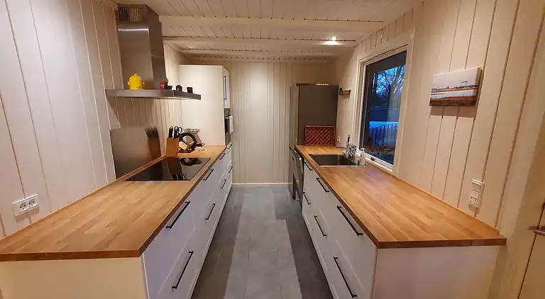 Rummeligt sommerhus tæt på Enebærodde