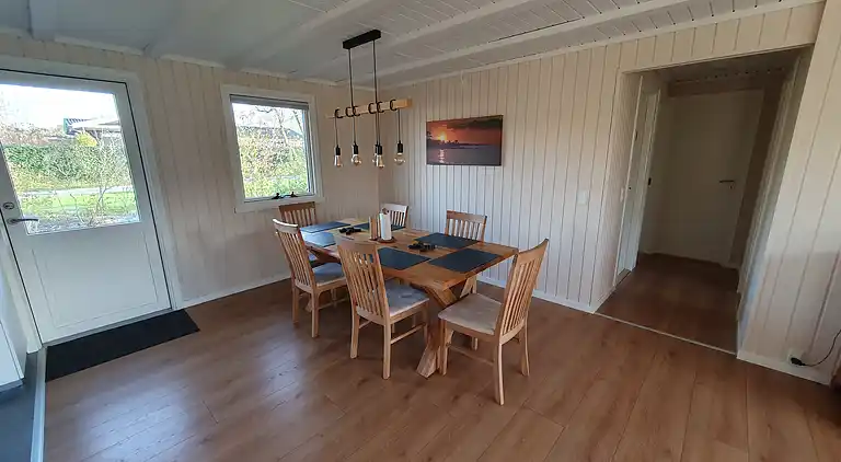 Rummeligt sommerhus tæt på Enebærodde