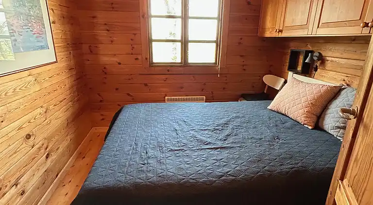 Natururlaub in ruhiger Blockhütte am Wasser