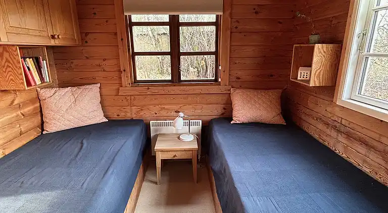 Natururlaub in ruhiger Blockhütte am Wasser
