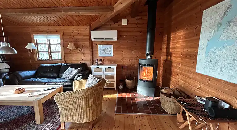 Natururlaub in ruhiger Blockhütte am Wasser