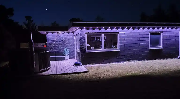 Nyrenoveret sommerhus med vildmarksbad, Marielyst