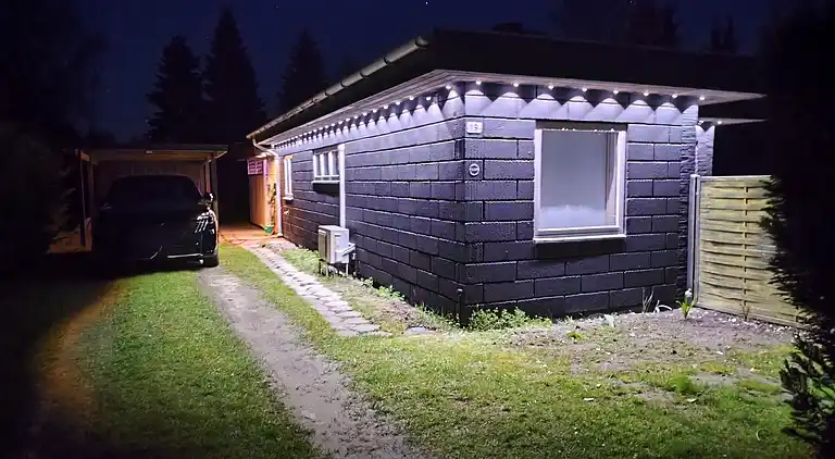 Nyrenoveret sommerhus med vildmarksbad, Marielyst