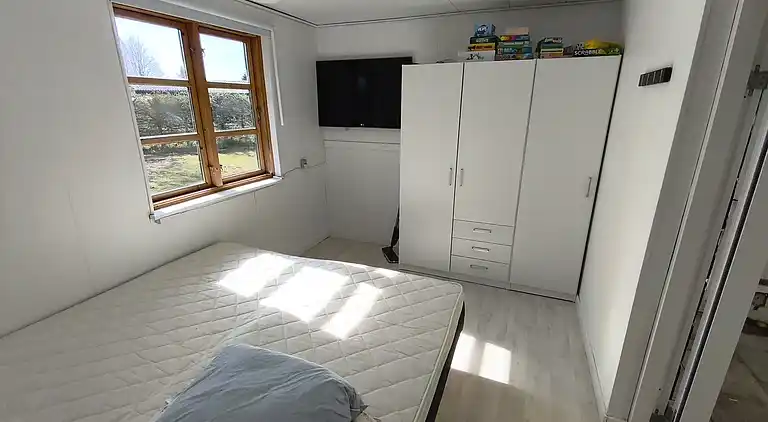 Nyrenoveret sommerhus med vildmarksbad, Marielyst