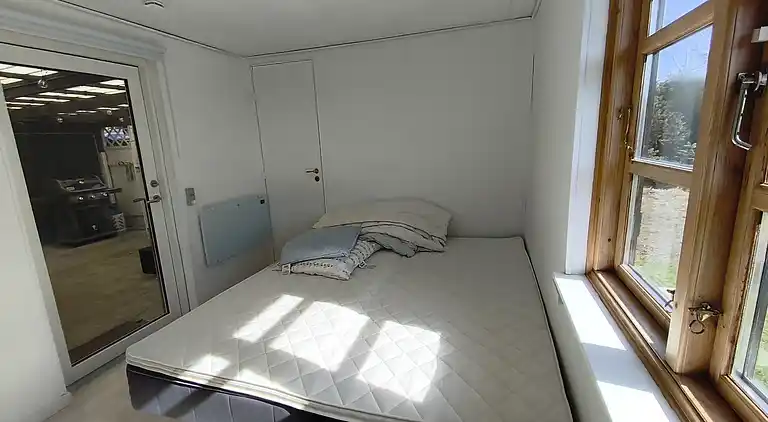 Nyrenoveret sommerhus med vildmarksbad, Marielyst