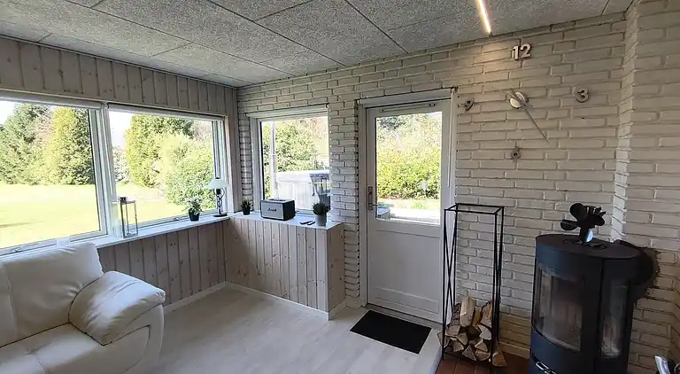 Nyrenoveret sommerhus med vildmarksbad, Marielyst