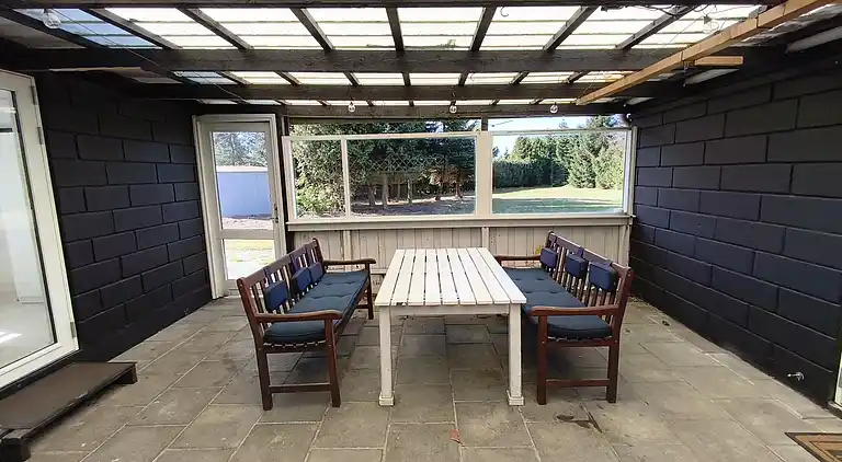 Nyrenoveret sommerhus med vildmarksbad, Marielyst