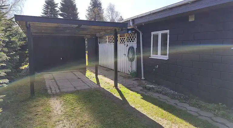 Nyrenoveret sommerhus med vildmarksbad, Marielyst