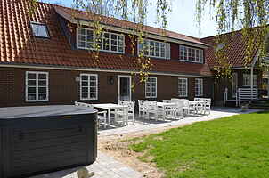 Stort semesterhus i badhotellstil