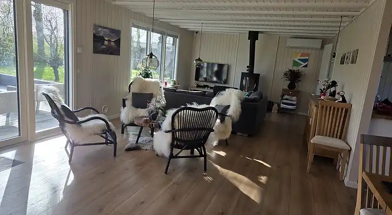Rummeligt sommerhus tæt på Enebærodde