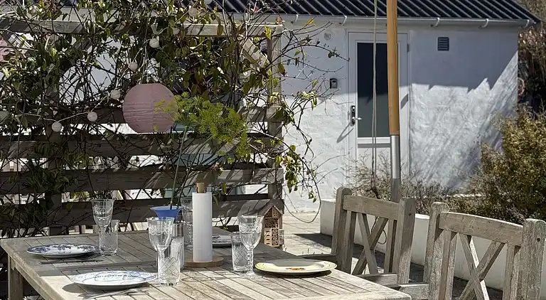 Nyrenoveret ferielejlighed i hjertet af Sandvig