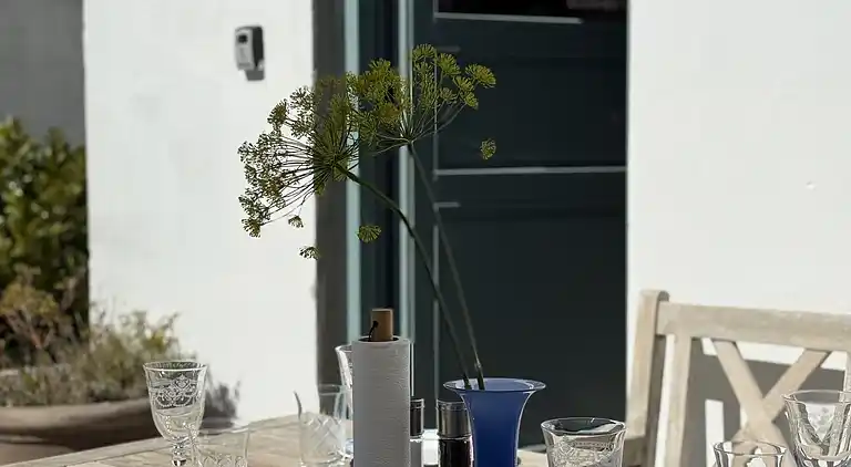 Nyrenoveret ferielejlighed i hjertet af Sandvig