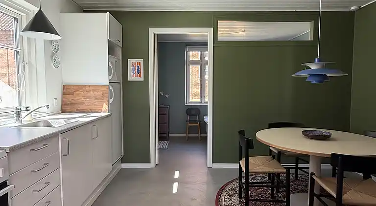 Nyrenoveret ferielejlighed i hjertet af Sandvig