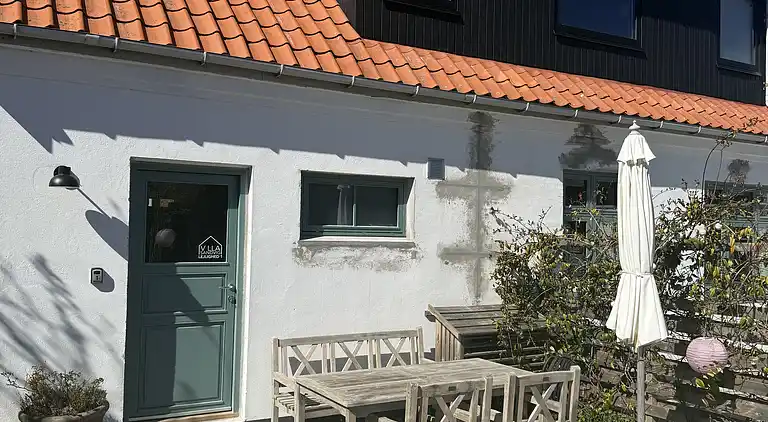Nyrenoveret ferielejlighed i hjertet af Sandvig