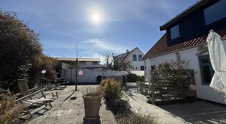 Nyrenoveret ferielejlighed i hjertet af Sandvig
