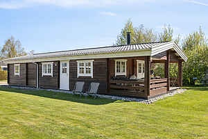 Charmerende bjælkehus med sauna nær stranden