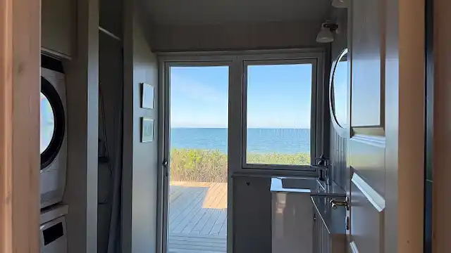 Helles und schönes Ferienhaus direkt am Wasser