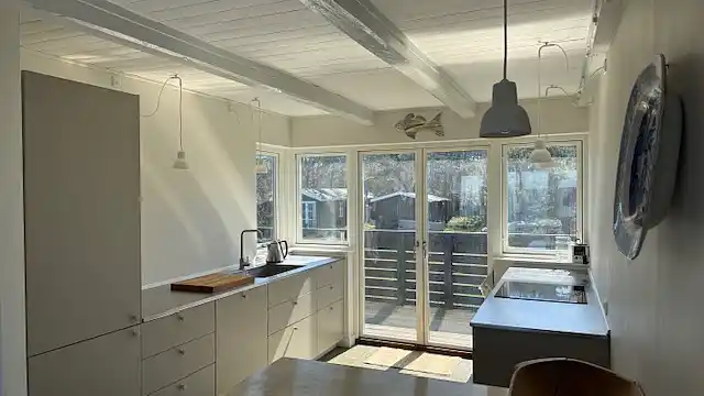 Helles und schönes Ferienhaus direkt am Wasser