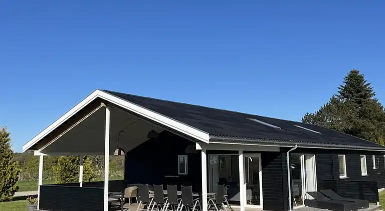 Rummeligt sommerhus på Bogø