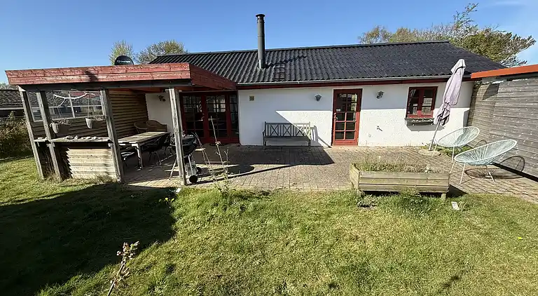 Sommerhus der oser af hygge og komfort. 