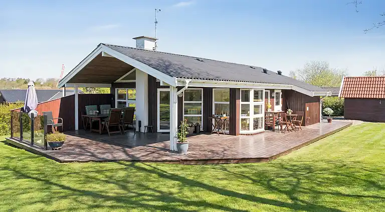 Charmerende feriehus tæt på stranden