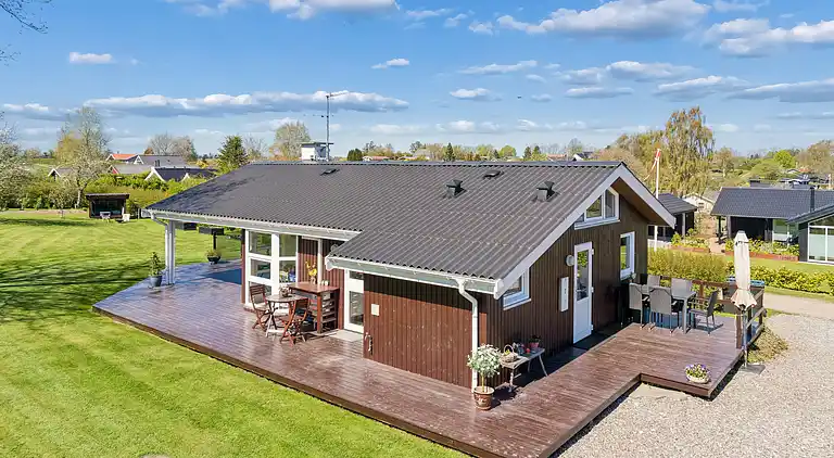 Charmerende feriehus tæt på stranden