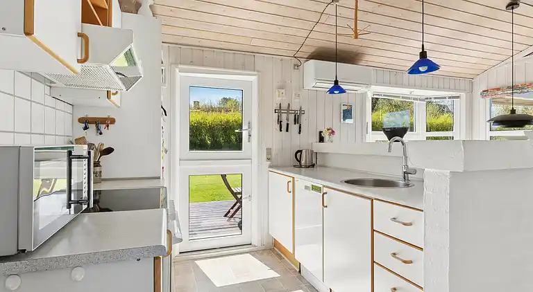 Charmerende feriehus tæt på stranden