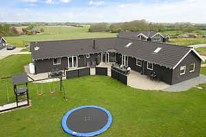 Poolhus ved Sydals strand med spa & leg