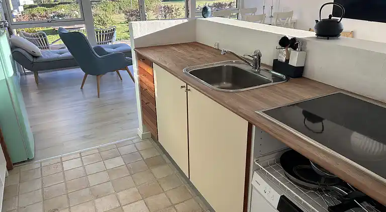 Skønt, ugeneret sommerhus nær strand