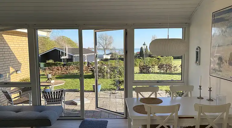 Skønt, ugeneret sommerhus nær strand