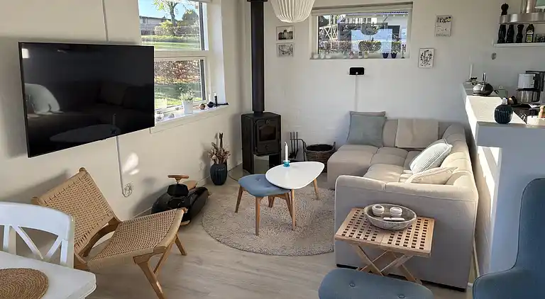 Skønt, ugeneret sommerhus nær strand