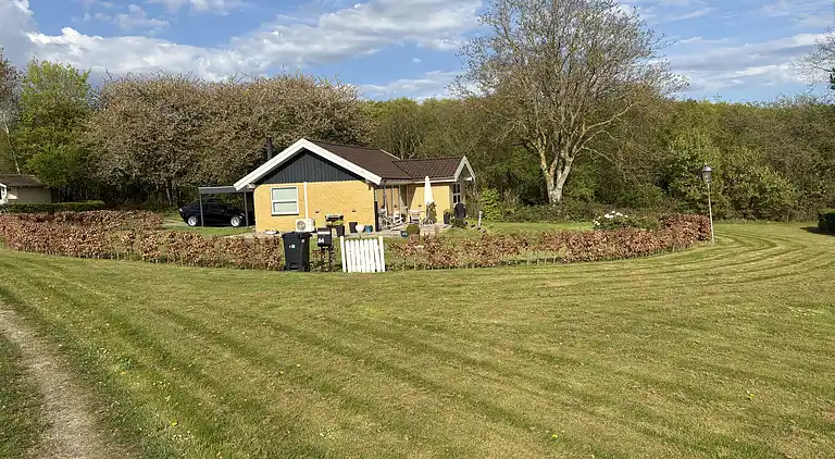 Skønt, ugeneret sommerhus nær strand