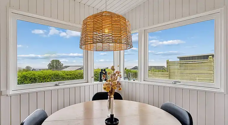Charmerende sommerhus med udsigt til Østersøen