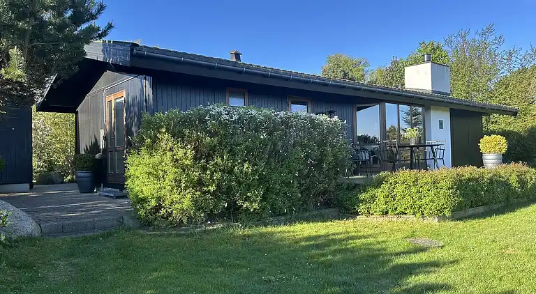 Veddinge Bakker - Havudsigt og parklignende have