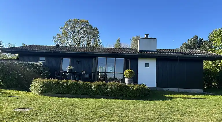 Veddinge Bakker - Havudsigt og parklignende have