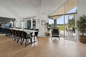 Shared house with pool, spa & games room