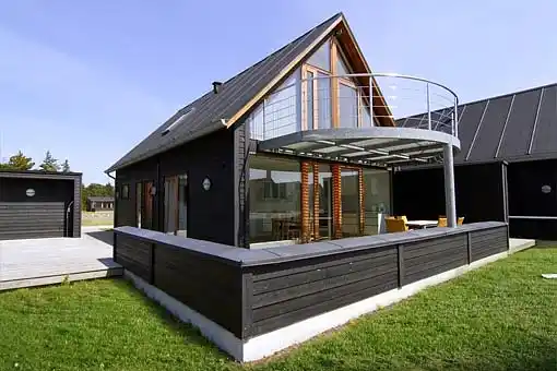 Lækkert stort træhus med spa, sauna og Internet