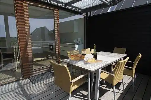 Lækkert stort træhus med spa, sauna og Internet