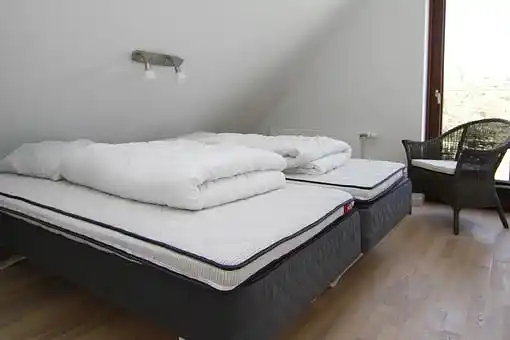 Lækkert stort træhus med spa, sauna og Internet