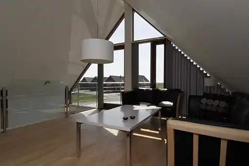 Lækkert stort træhus med spa, sauna og Internet