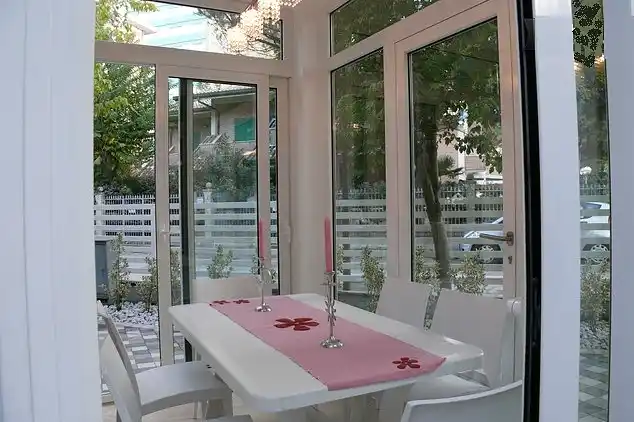 Elegante appartamento in villa vicinissimo al mare