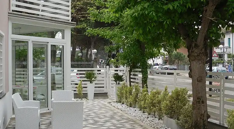 Elegante appartamento in villa vicinissimo al mare