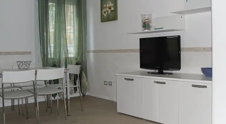 Elegante appartamento in villa vicinissimo al mare